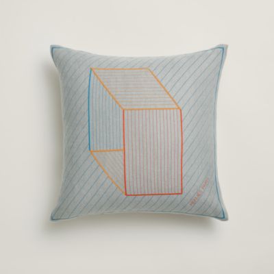 103732M 02_back_wm_4?size=3000